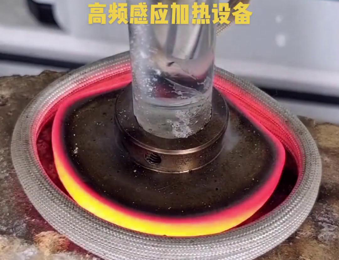 高頻焊機(jī)焊接因其高效、高質(zhì)量、環(huán)保、操作簡(jiǎn)便和適應(yīng)性強(qiáng)等優(yōu)點(diǎn)，被廣泛應(yīng)用于各個(gè)行業(yè)