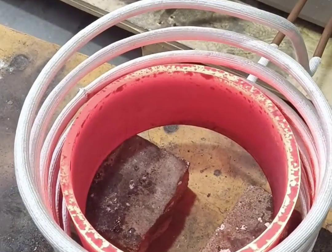 創(chuàng)新科技，加熱不再漫長等待，250mm 鋼管超音頻加熱瞬間搞定，高效節(jié)能，讓加熱變得更簡單