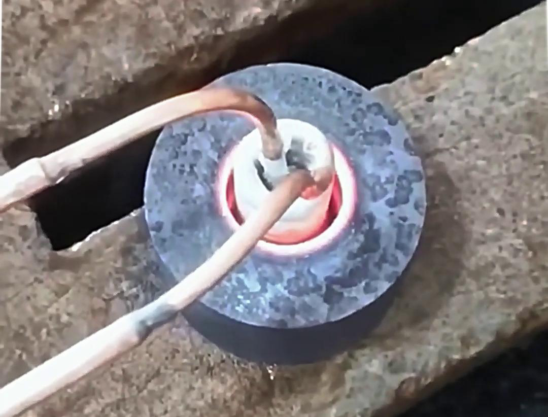 內(nèi)孔加熱使用高頻加熱機(jī)有什么優(yōu)勢？