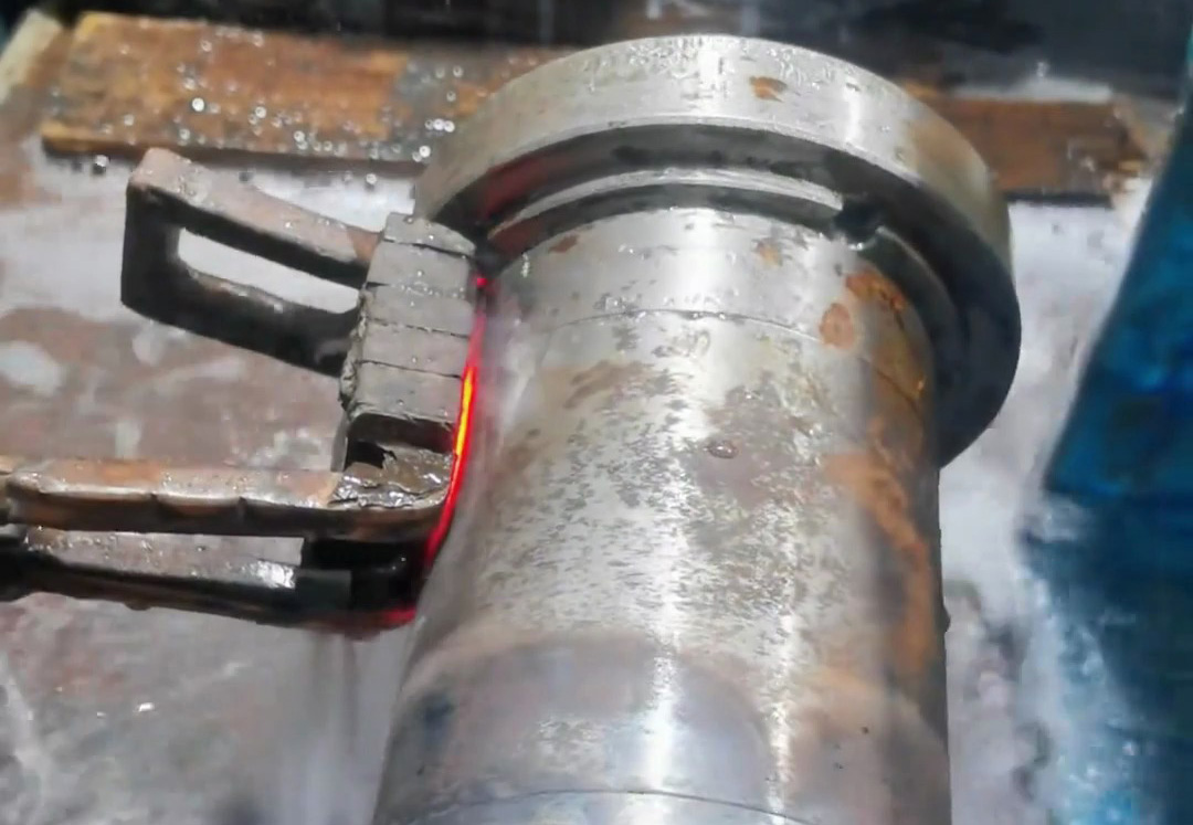 金屬在高溫下瞬間冷卻會(huì)發(fā)生什么？電機(jī)軸工業(yè)高頻淬火實(shí)拍